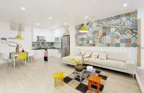 Căn hộ đẹp với gạch ốp tường màu sắc