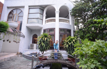 Biệt thự cổ điển đắt tiền của giọng ca trầm đẹp nhất Việt Nam