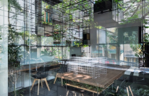 Văn phòng có ban công “chất” thân thiện