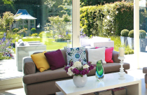 Cách trang trí thú vị với bàn trà vô cùng lạ mắt