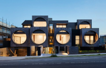 Lạ lẫm với tòa nhà nhiều khối tròn khổng lồ ở Úc