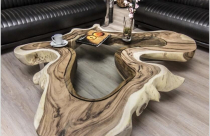 Phòng khách ấn tượng với thiết kế bàn nhựa Epoxy