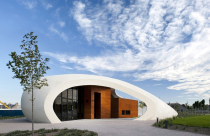 Trung tâm tư vấn sức khỏe hình quả trứng khổng lồ