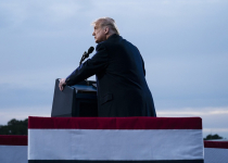 Cuộc đua kiếm và tiêu tiền tranh cử của Trump - Biden