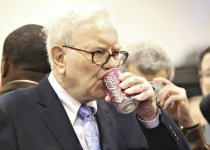 Warren Buffett  - vị tỷ phú “nghiện” Cocacola, thích dùng phiếu giảm giá
