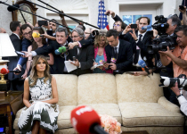 Bà Melania Trump sẽ giàu hơn nhờ viết sách sau khi rời Nhà Trắng