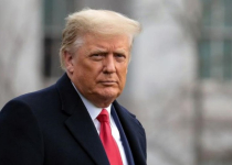 Tổng thống Trump tiếp tục ân xá đồng minh, 'ông sui'