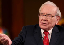 Warren Buffett liên tiếp bị S&P 500 đánh bại, tín hiệu gì cho thị trường chứng khoán?