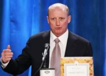 Chân dung người kế nhiệm huyền thoại Warren Buffett điều hành đế chế tỷ đô