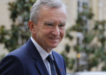 Elon Musk chính thức bị Bernard Arnault soán ngôi giàu nhất thế giới