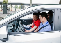 Công ty taxi điện của tỷ phú Phạm Nhật Vượng tuyển tài xế Greencar Luxury VF8: Lương gần 14 triệu, biết tiếng Anh, cao từ 1m70 trở lên