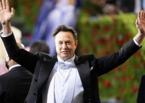 Elon Musk lấy lại vị trí người giàu nhất thế giới