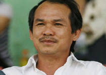 Bầu Đức: Quyền lực và bụi bặm