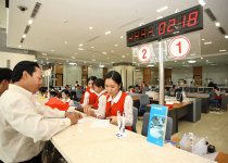 Ngân hàng nhộn nhịp đổi chủ