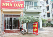 Nóng “chợ đất” Hà Đông 