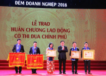 Văn Phú – Invest được vinh danh tại Đêm Doanh nghiệp 2018