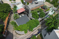 Nhà TP. HCM 4 thế hệ phá cách giếng trời kép dệt nên không gian yên bình và an toàn