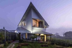 Xây nhà mái xếp gấp khúc trên sườn đồi Bảo Lộc ôm trọn tầm nhìn thung lũng