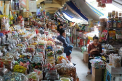 Hộ kinh doanh, cá nhân kinh doanh nhiều ngành nghề, nhiều địa điểm thì tính thuế thế nào?