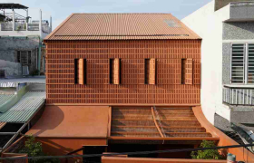 Nhà đa thế hệ với màn gạch có chức năng điều hòa khí hậu tại Đà Nẵng