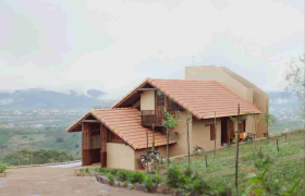 Kiến trúc tự cung tự cấp: khi cuộc sống gói gọn trong nhà gỗ 50m2 giữa đại ngàn Di Linh