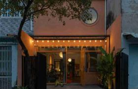 Nhà Hóc Môn 80m2: Tối ưu không gian bằng kiến trúc Bauhaus và sắc cam đột phá