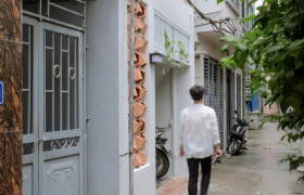 Sức mạnh của giếng trời và kiến trúc lệch tầng trong ngôi nhà 63m2 cho gia đình 3 thế hệ tại Hà Nội