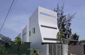 3 khu vườn, 3 giếng trời và dòng chảy giải nhiệt cho nhà phố hướng Tây Đà Nẵng