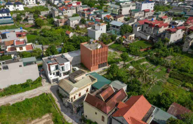 Nhà gạch cánh bướm Quảng Ninh: Giải pháp vỏ bọc 3 lớp và nông nghiệp thẳng đứng