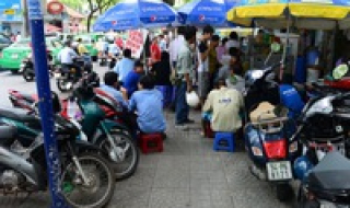 Quận Phú Nhuận (TP.HCM) ra quân xử lý vi phạm lấn chiếm vỉa hè