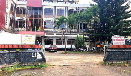 Bắt nhân viên phòng đăng ký đất đai ở Gia Lai nhận tiền “chạy” hồ sơ cấp sổ đỏ nhanh