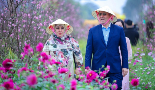 Mailand Hanoi City: Rộn ràng đón khách check in đường hoa Home Hanoi Xuan 2024 trong ngày khai mạc