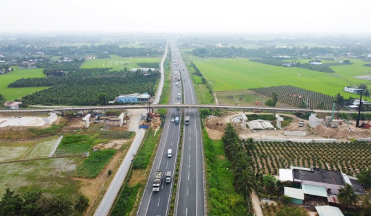 Bất động sản 24h: Nhiều tuyến đường kết nối Long An với TP.HCM sẽ được nâng cấp, mở rộng