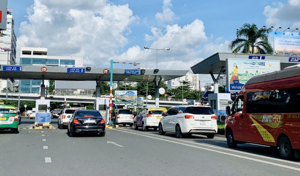 Từ ngày 6/2, thu phí không dừng tại sân bay Tân Sơn Nhất và Nội Bài