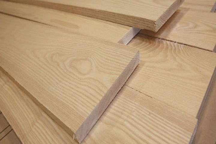 Gỗ dổi là loại gỗ có đặc tính rất tuyệt vời và được tìm kiếm nhiều trong nghề trồng cây gỗ nhưng ít được sử dụng trong làm đồ nội thất. Tuy nhiên, với đặc tính nổi bật như độ bền cao, thẩm mỹ và mùi thơm dịu nhẹ, gỗ dổi sẽ là sự lựa chọn tuyệt vời cho những người yêu thích đồ nội thất bằng gỗ tự nhiên.