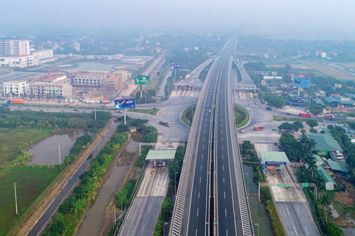 Hãy khám phá hình ảnh đầy ấn tượng của cao tốc Ninh Bình - Hải Phòng năm 2024! Đây là một trong những con đường hiện đại và tiện lợi nhất của miền Bắc, giúp bạn di chuyển nhanh chóng và an toàn từ Ninh Bình đến Hải Phòng và ngược lại.