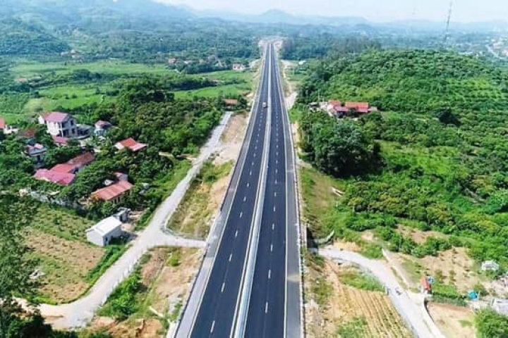 Khởi công cao tốc Khánh Hòa - Buôn Ma Thuột: Để tăng tốc độ di chuyển và kết nối các địa phương, Cao tốc Khánh Hòa - Buôn Ma Thuột đã chính thức khởi công vào năm