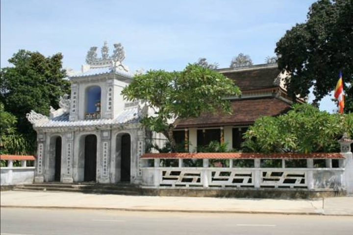 Cách hóa giải nhà giáp lưng với chùa - CafeLand.Vn